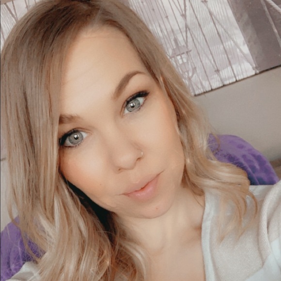 Meet your Posher, Chelsey - Picture 2 of 3